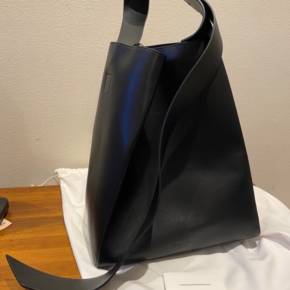 Clavin Klein Collection BlackLeather Feed bag/Purse - Picture 3 of 7